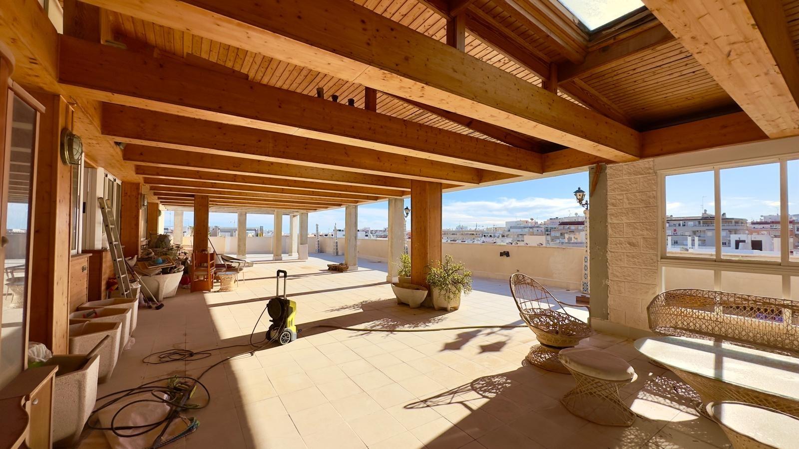 For sale - 2 Bedroom 2 Bathroom Penthouse in Torrevieja - Centro  - Alicante