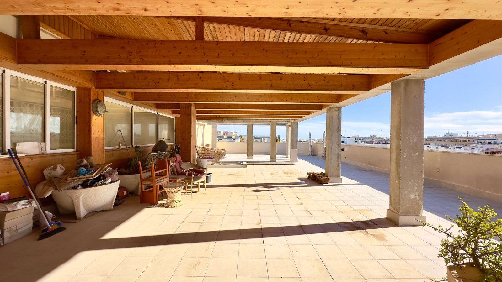For sale - 2 Bedroom 2 Bathroom Penthouse in Torrevieja - Centro  - Alicante