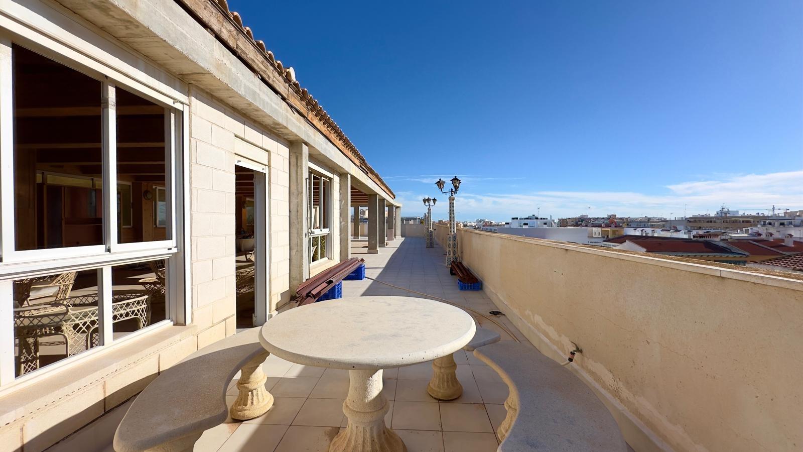 For sale - 2 Bedroom 2 Bathroom Penthouse in Torrevieja - Centro  - Alicante
