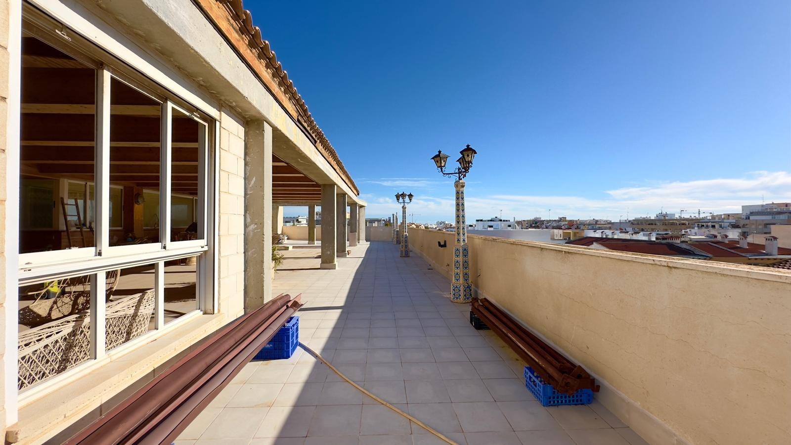 For sale - 2 Bedroom 2 Bathroom Penthouse in Torrevieja - Centro  - Alicante
