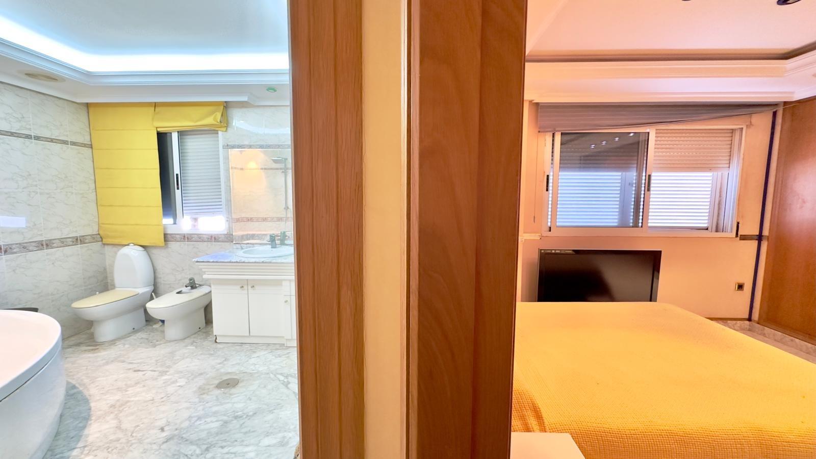 For sale - 2 Bedroom 2 Bathroom Penthouse in Torrevieja - Centro  - Alicante