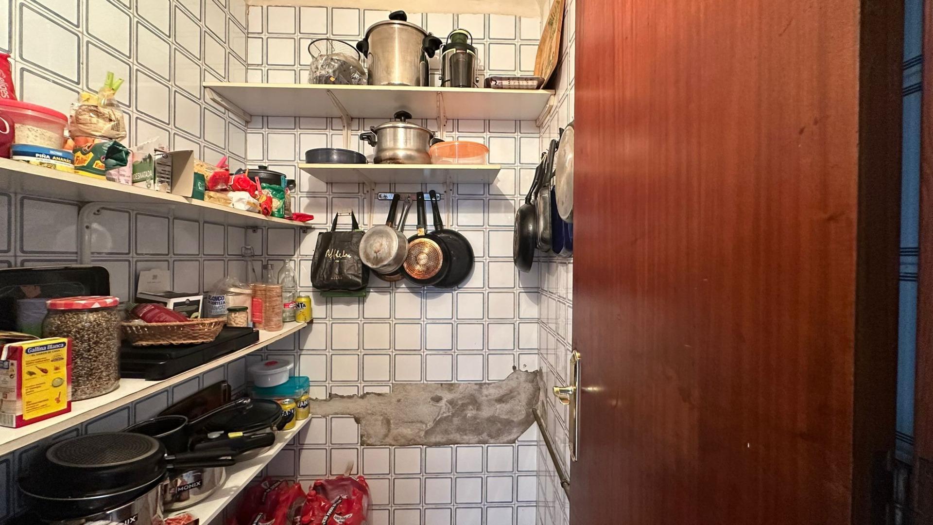 For sale - 4 Bedroom 1 Bathroom Apartment in Torrevieja - Estacion De Autobuses  - Alicante