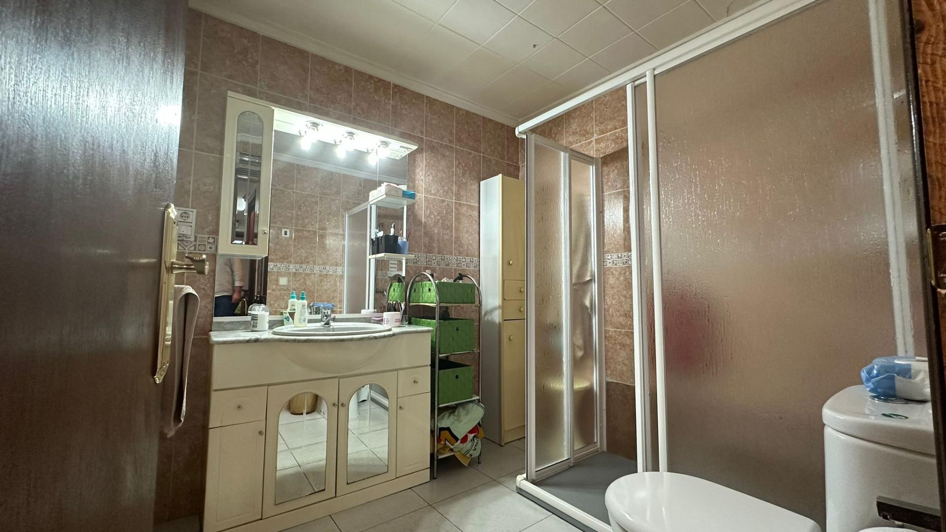 For sale - 4 Bedroom 1 Bathroom Apartment in Torrevieja - Estacion De Autobuses  - Alicante