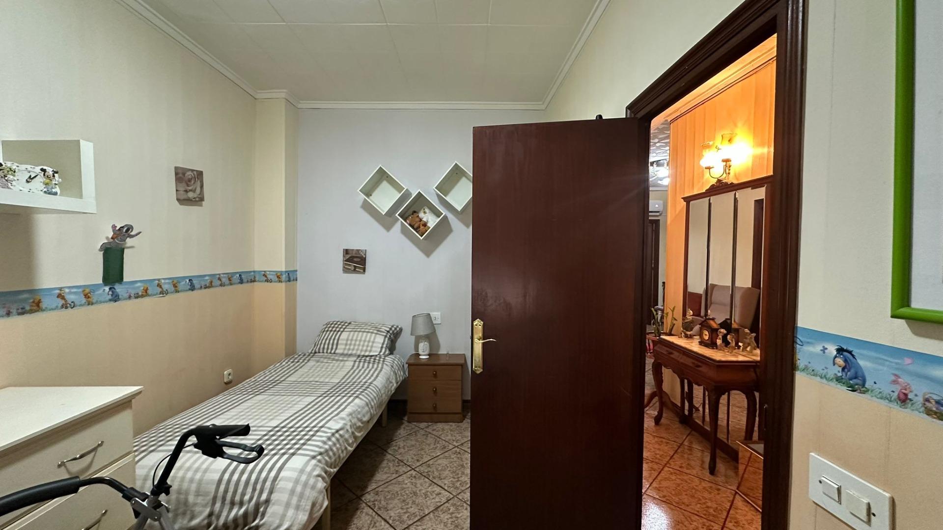 For sale - 4 Bedroom 1 Bathroom Apartment in Torrevieja - Estacion De Autobuses  - Alicante