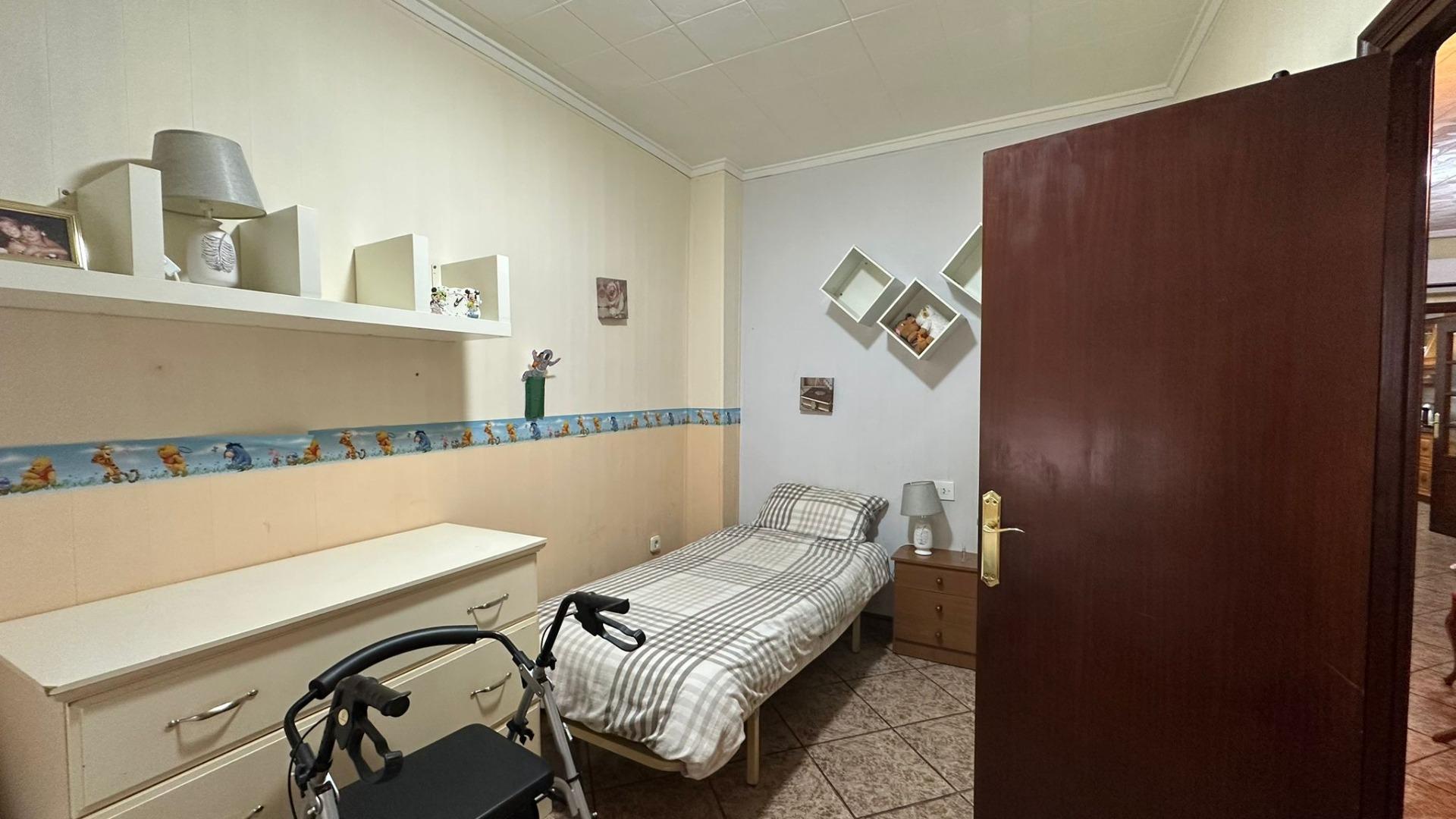 For sale - 4 Bedroom 1 Bathroom Apartment in Torrevieja - Estacion De Autobuses  - Alicante
