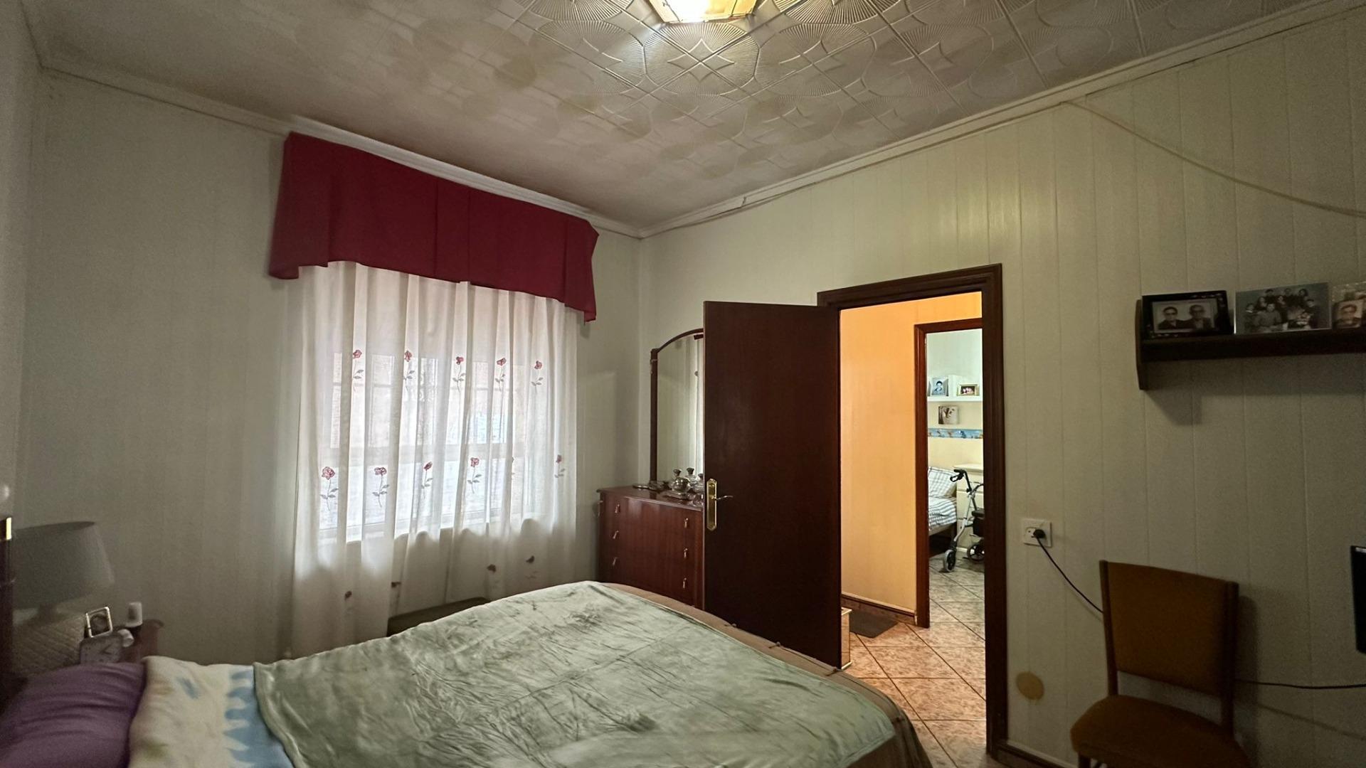 For sale - 4 Bedroom 1 Bathroom Apartment in Torrevieja - Estacion De Autobuses  - Alicante