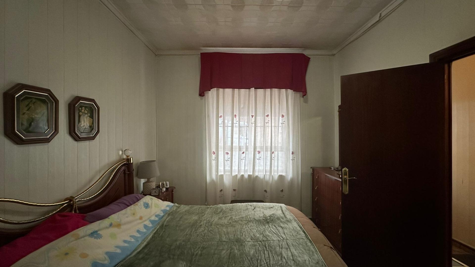 For sale - 4 Bedroom 1 Bathroom Apartment in Torrevieja - Estacion De Autobuses  - Alicante