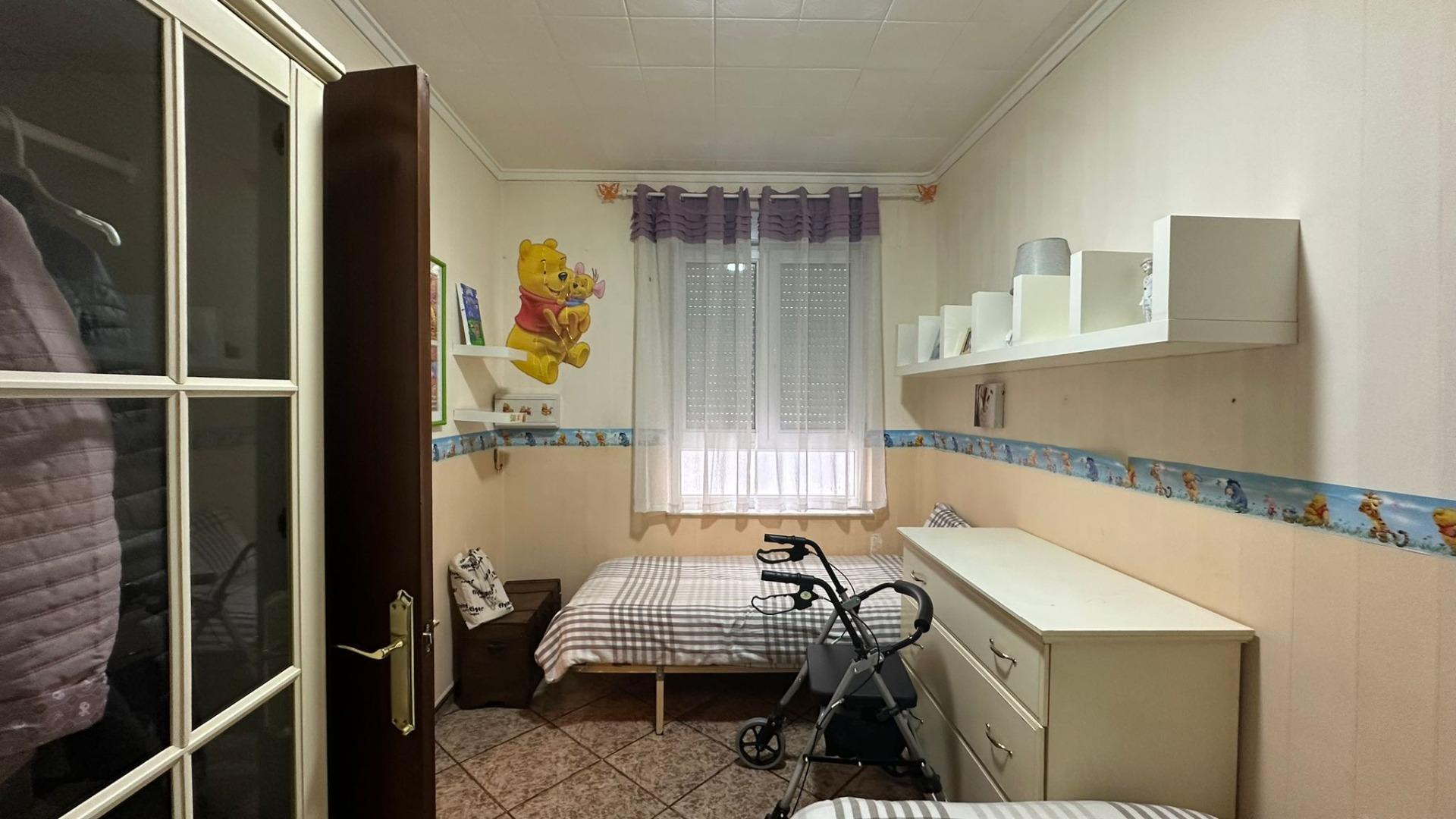 For sale - 4 Bedroom 1 Bathroom Apartment in Torrevieja - Estacion De Autobuses  - Alicante