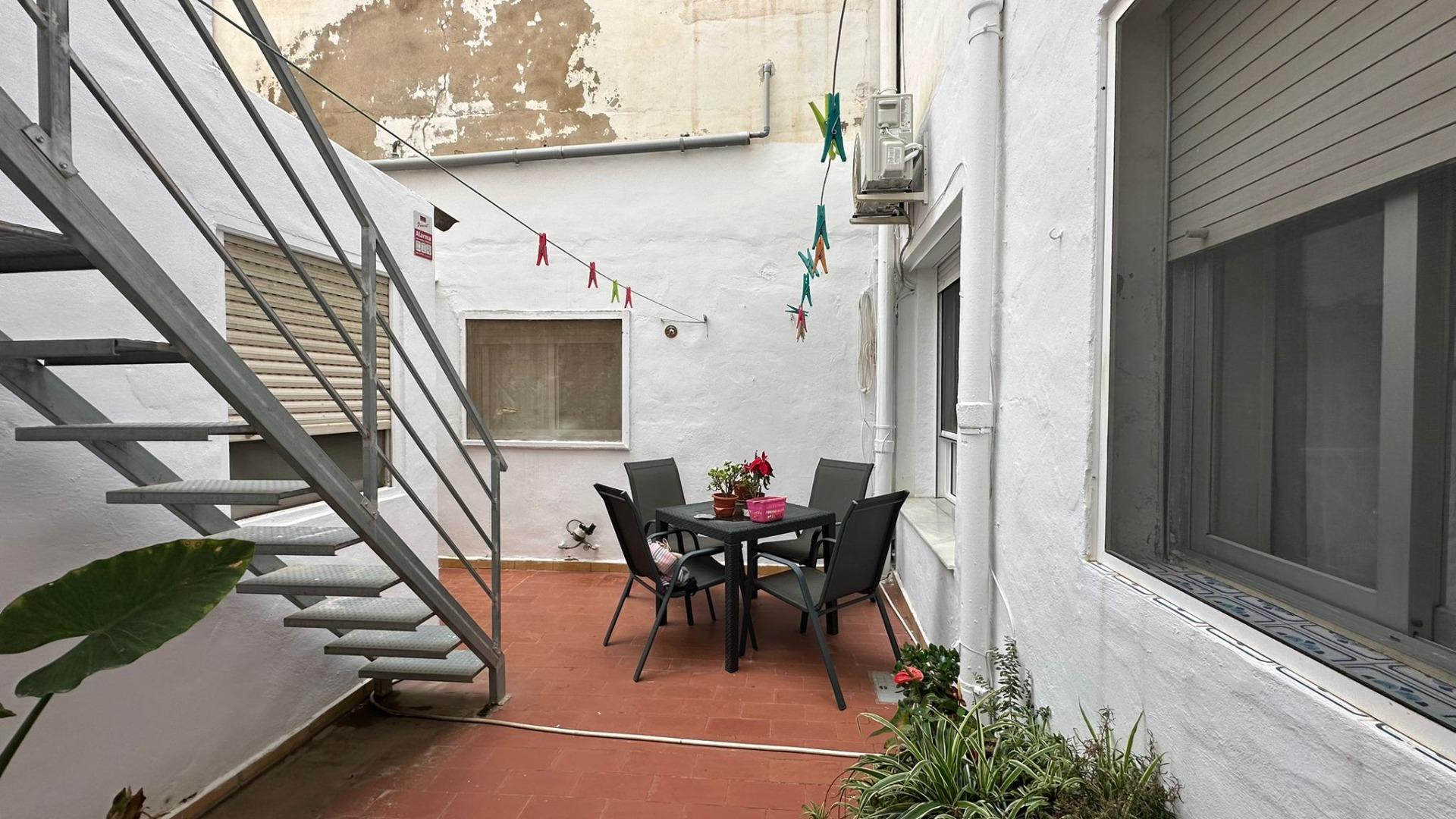 For sale - 4 Bedroom 1 Bathroom Apartment in Torrevieja - Estacion De Autobuses  - Alicante