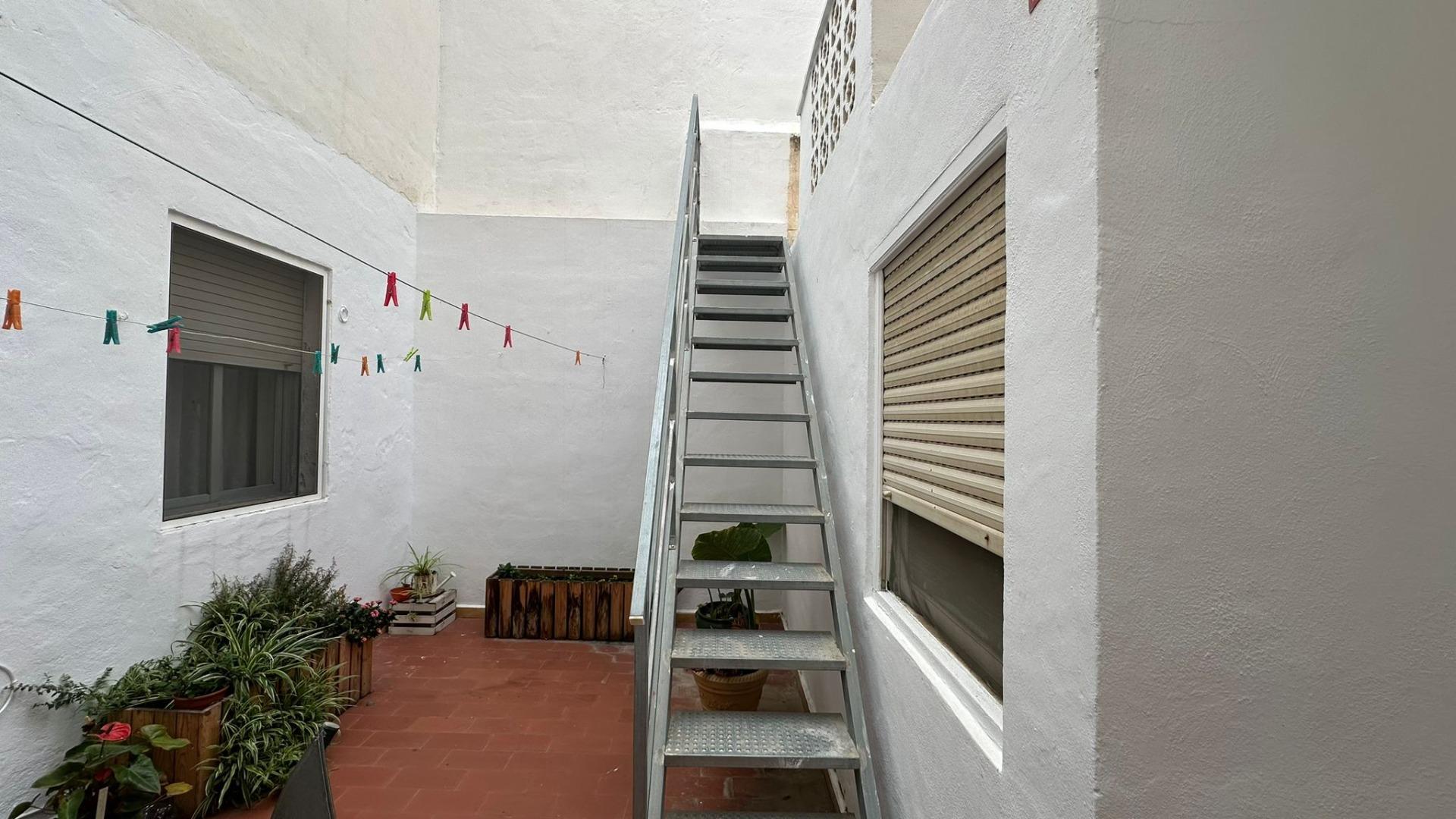For sale - 4 Bedroom 1 Bathroom Apartment in Torrevieja - Estacion De Autobuses  - Alicante
