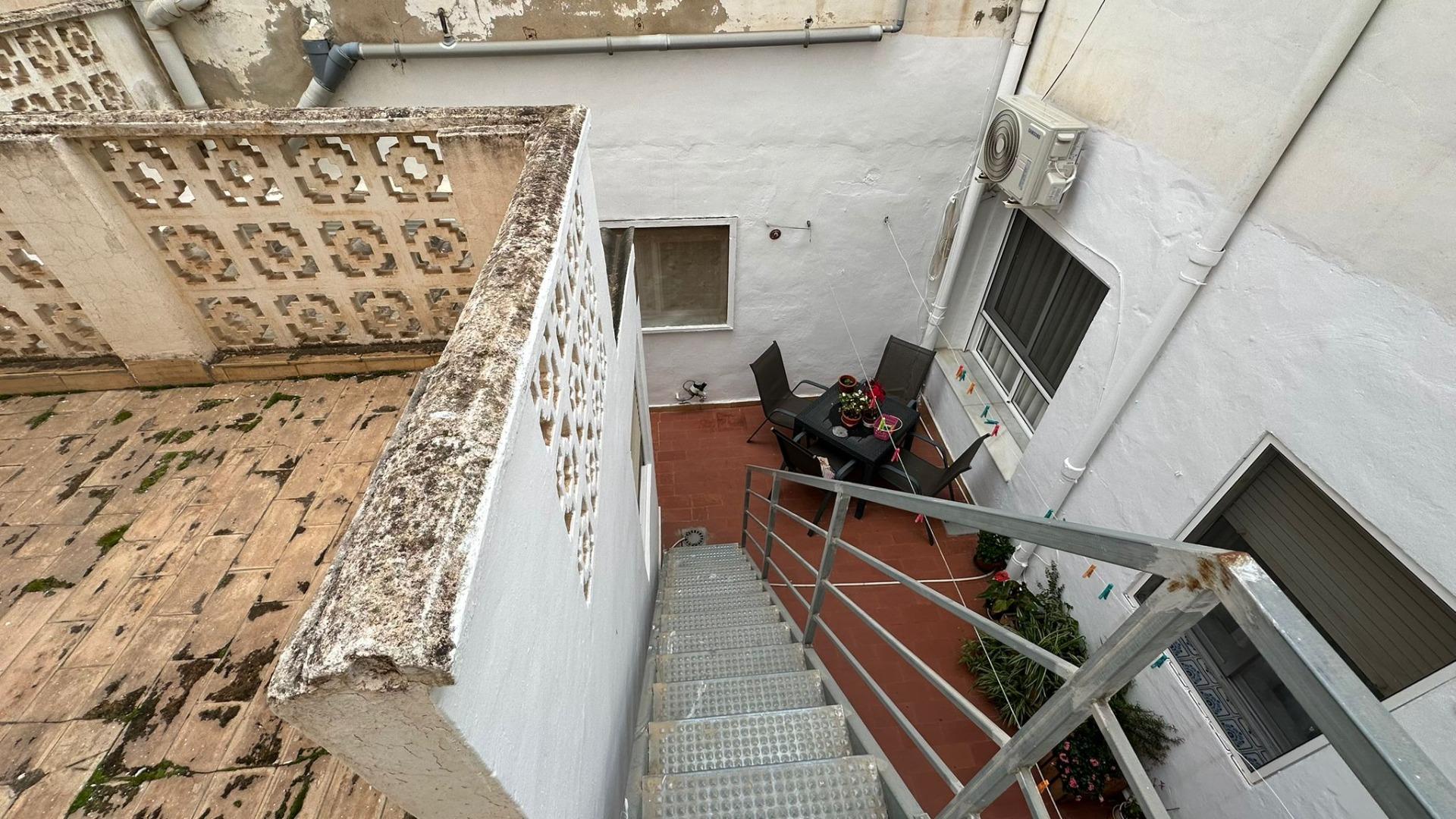 For sale - 4 Bedroom 1 Bathroom Apartment in Torrevieja - Estacion De Autobuses  - Alicante