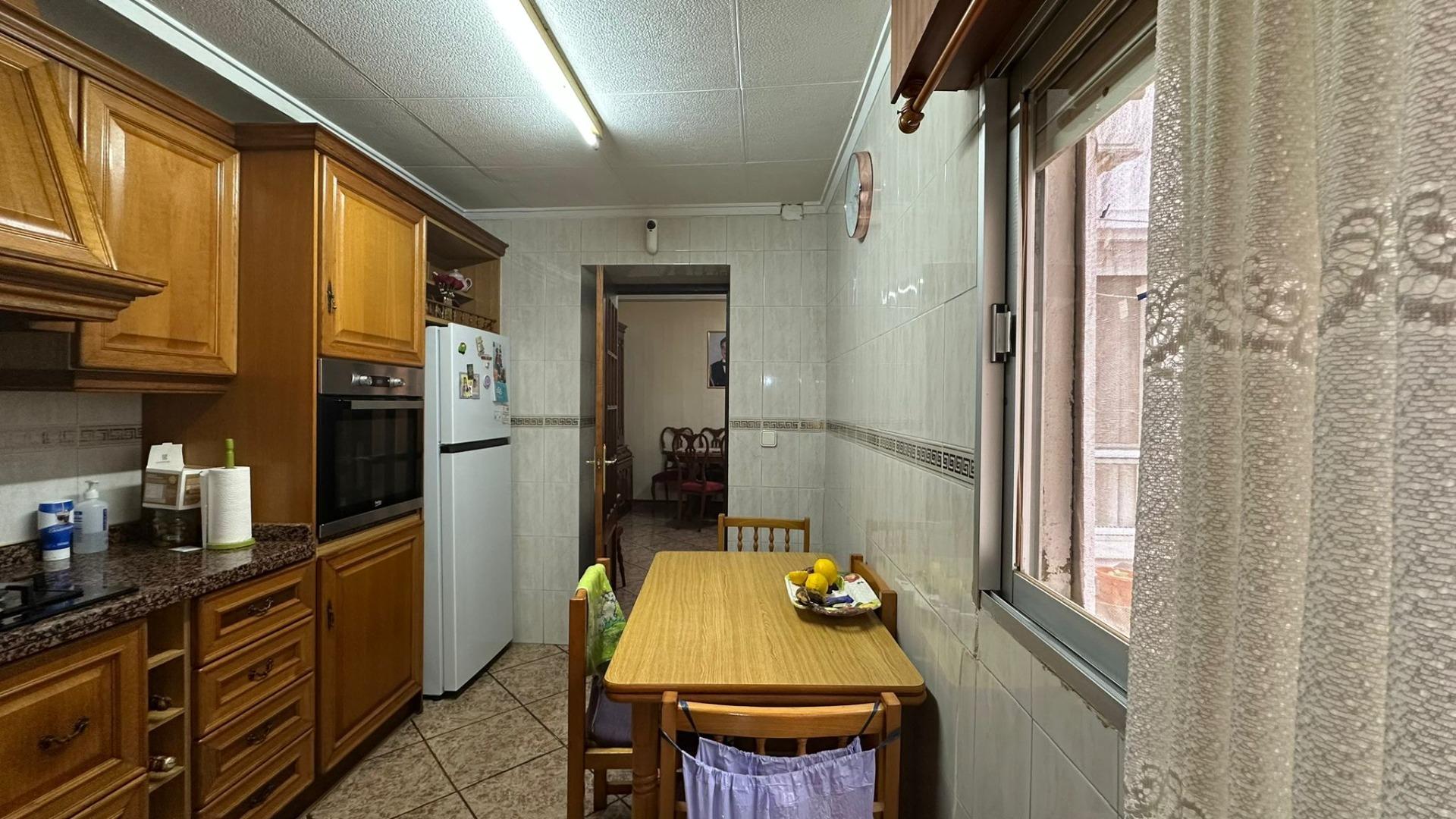 For sale - 4 Bedroom 1 Bathroom Apartment in Torrevieja - Estacion De Autobuses  - Alicante