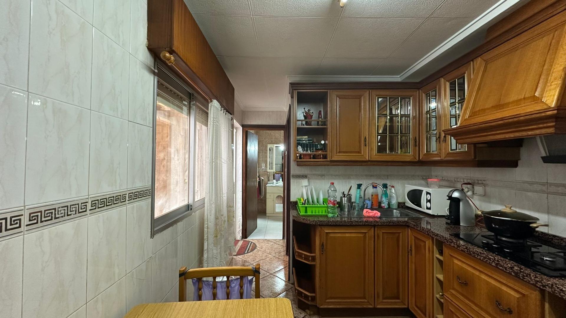 For sale - 4 Bedroom 1 Bathroom Apartment in Torrevieja - Estacion De Autobuses  - Alicante