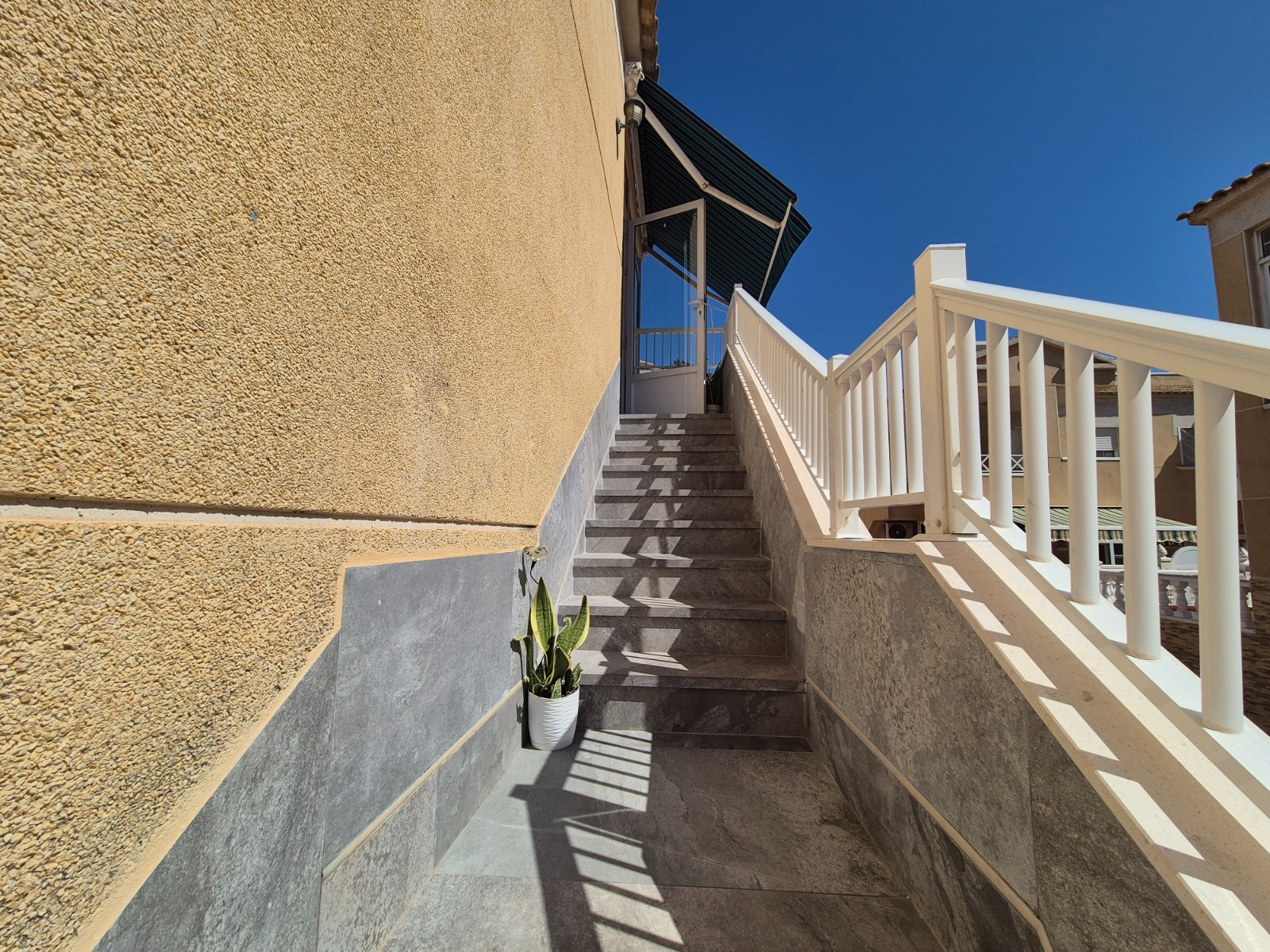 For sale - 2 Bedroom 1 Bathroom Bungalow in Torrevieja - Costa Blanca  - Alicante