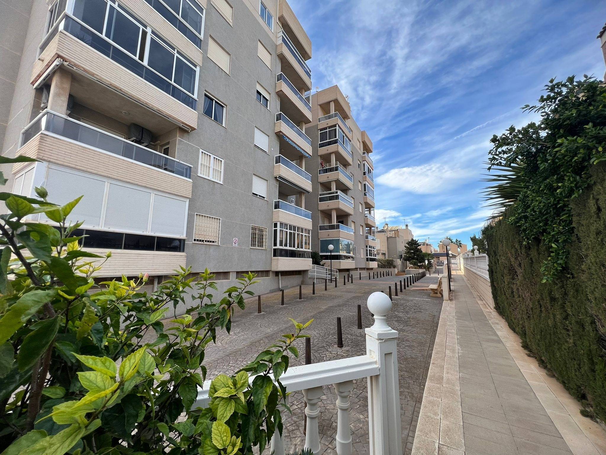 For sale - 2 Bedroom 1 Bathroom Apartment in Torrevieja - aguas nuevas  - Alicante