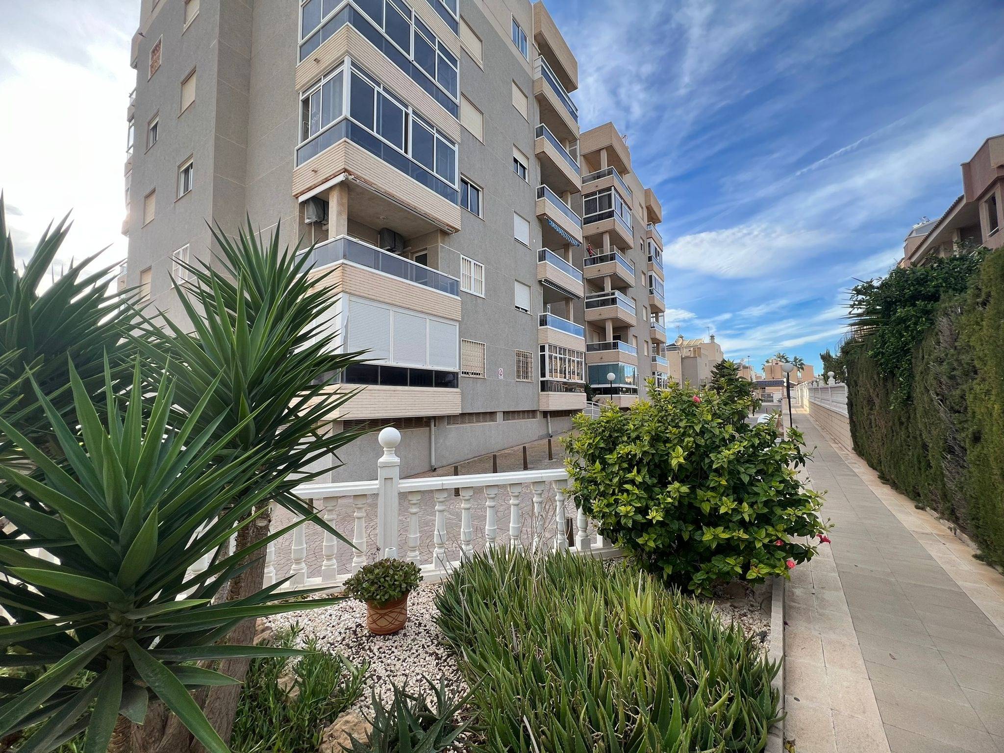 For sale - 2 Bedroom 1 Bathroom Apartment in Torrevieja - aguas nuevas  - Alicante