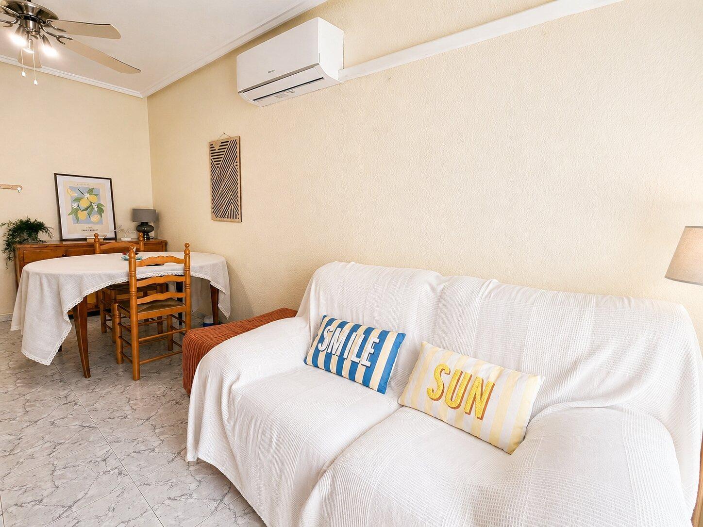 For sale - 2 Bedroom 1 Bathroom Apartment in Torrevieja - Habaneras  - Alicante
