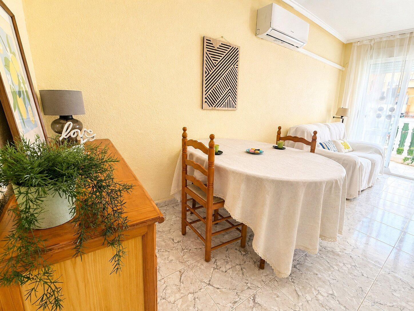 For sale - 2 Bedroom 1 Bathroom Apartment in Torrevieja - Habaneras  - Alicante