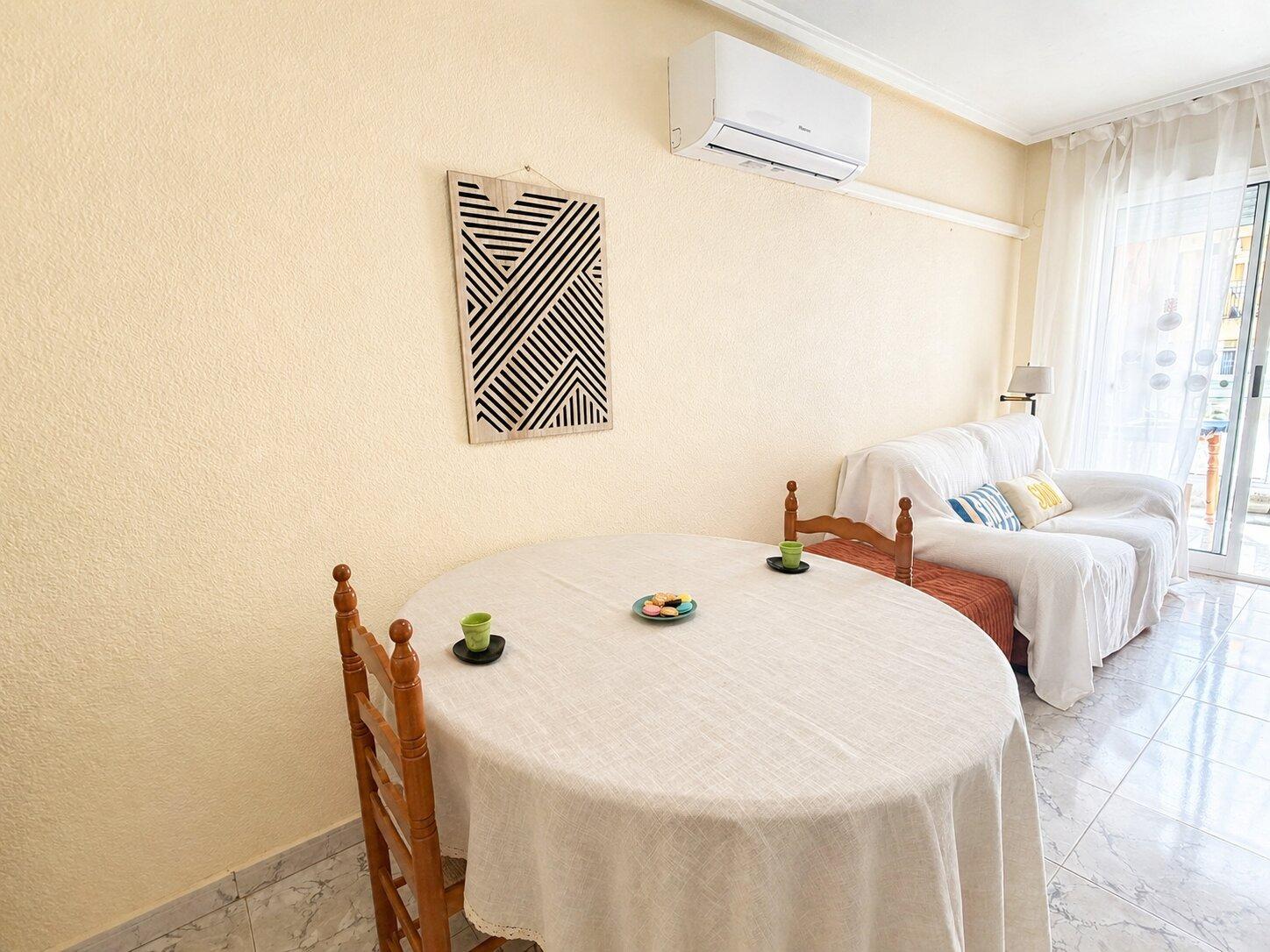 For sale - 2 Bedroom 1 Bathroom Apartment in Torrevieja - Habaneras  - Alicante