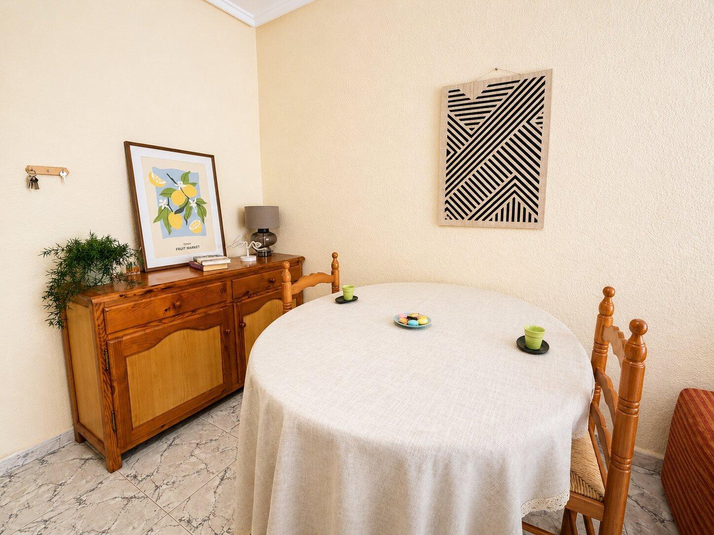 For sale - 2 Bedroom 1 Bathroom Apartment in Torrevieja - Habaneras  - Alicante