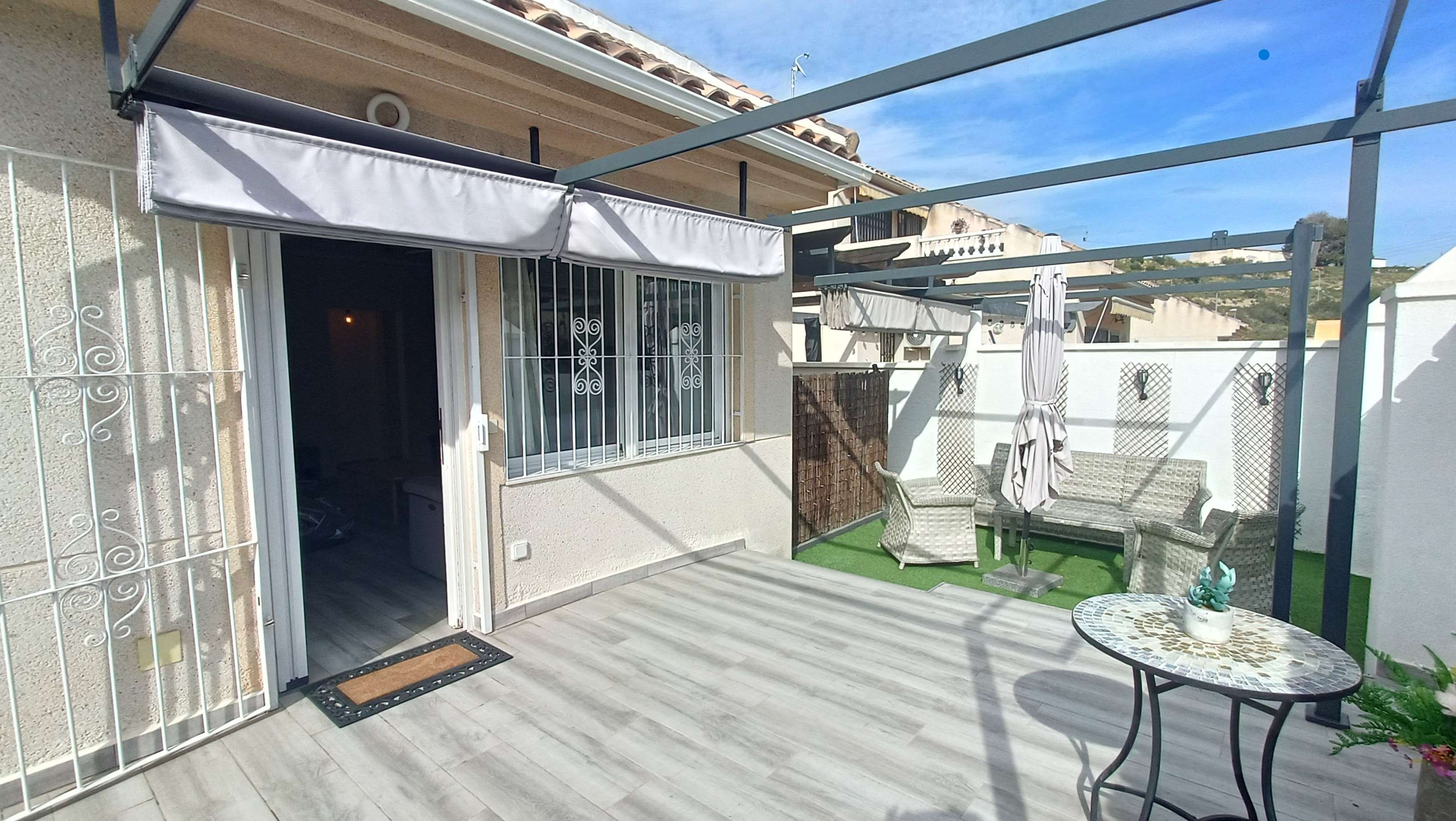 For sale - 2 Bedroom 2 Bathroom Villa in Rojales - Inland  - Alicante