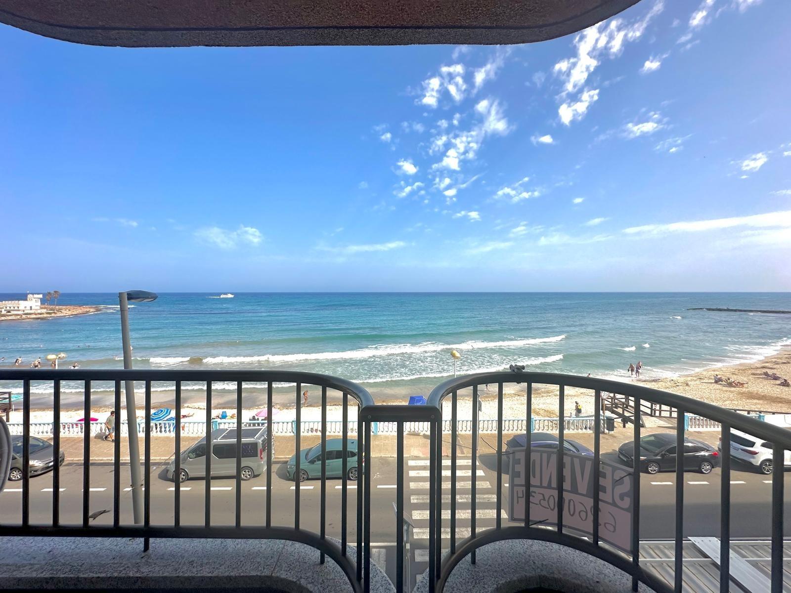 For sale - 3 Bedroom 2 Bathroom Apartment in Torrevieja - Centro  - Alicante