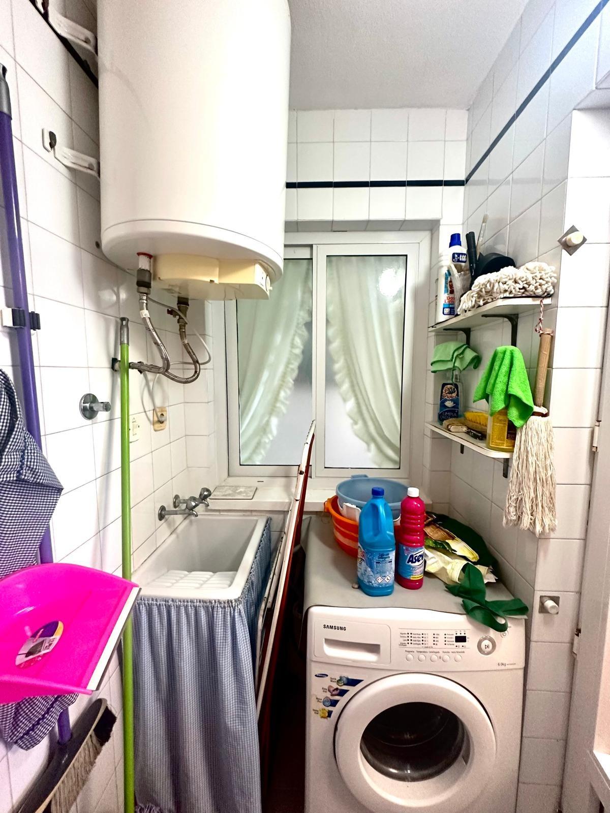 For sale - 3 Bedroom 2 Bathroom Apartment in Torrevieja - Centro  - Alicante