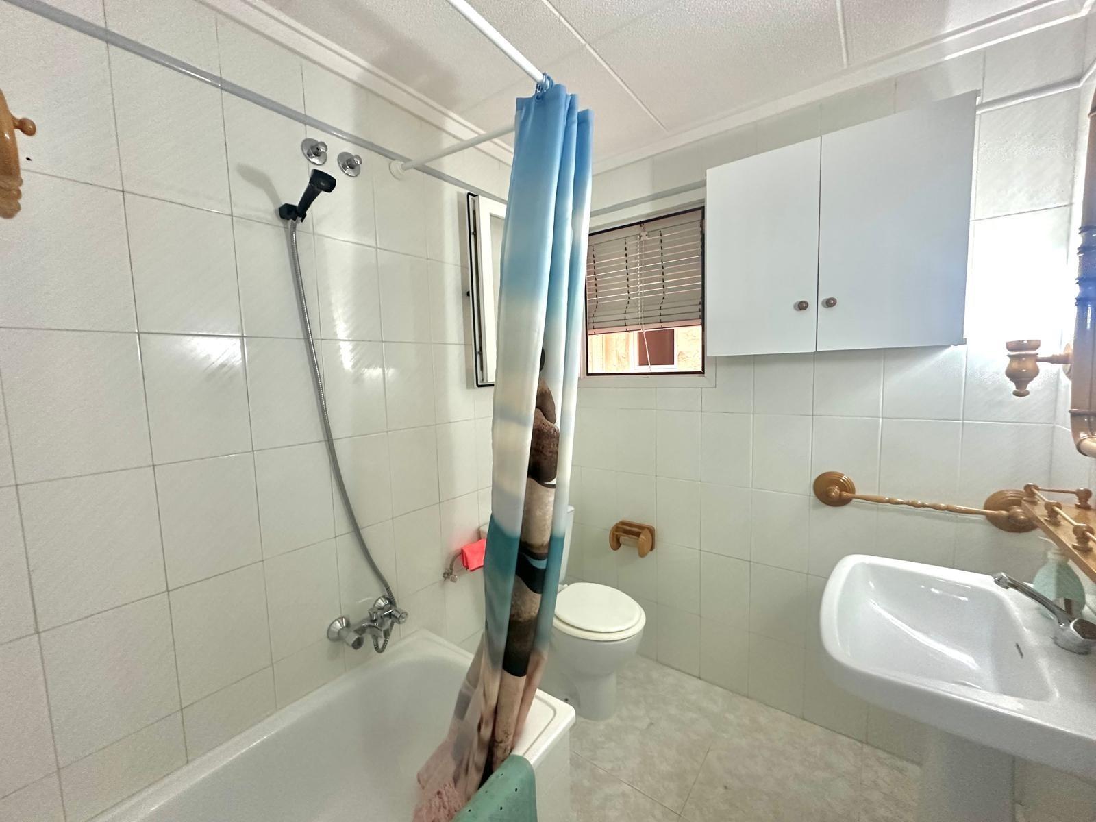 For sale - 3 Bedroom 2 Bathroom Apartment in Torrevieja - Centro  - Alicante