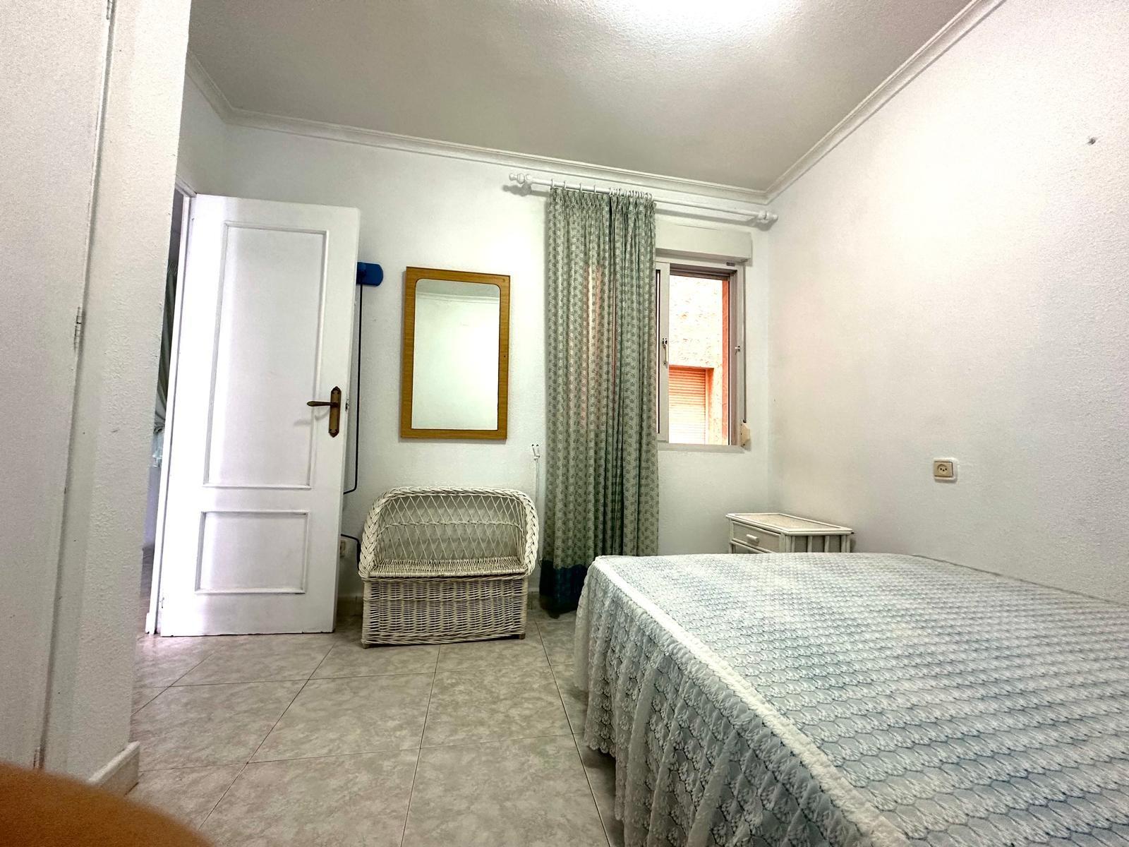 For sale - 3 Bedroom 2 Bathroom Apartment in Torrevieja - Centro  - Alicante