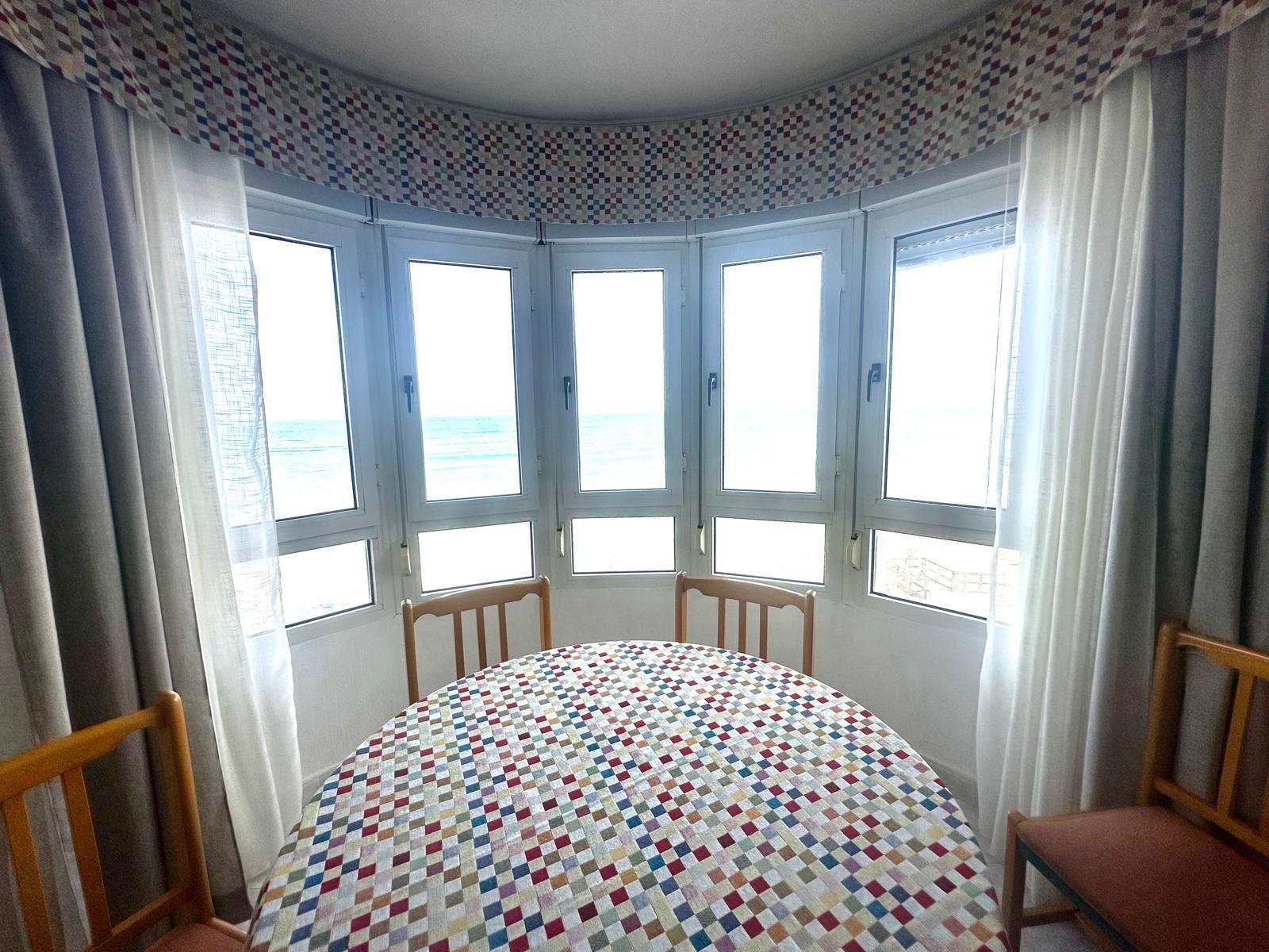 For sale - 3 Bedroom 2 Bathroom Apartment in Torrevieja - Centro  - Alicante