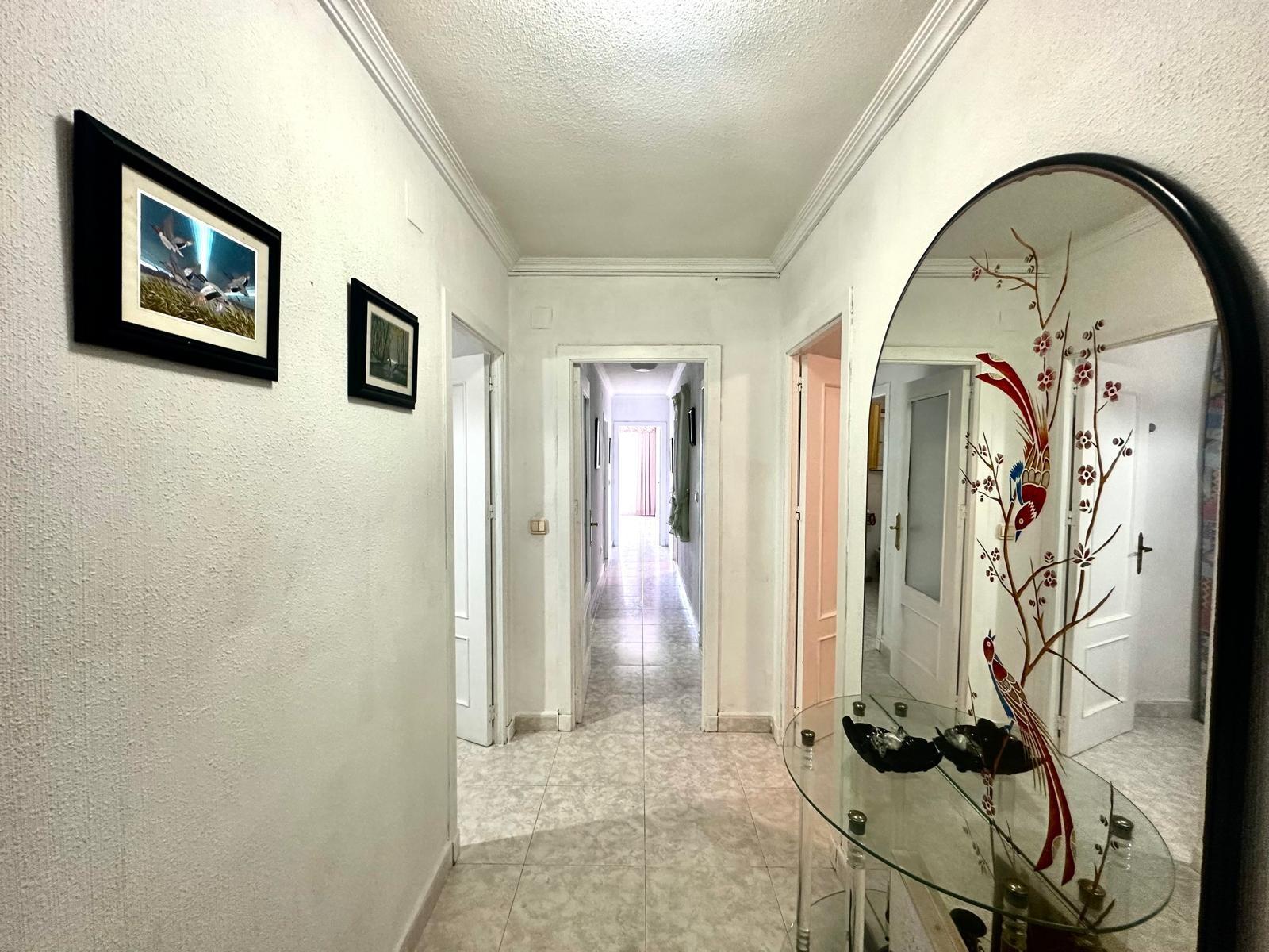 For sale - 3 Bedroom 2 Bathroom Apartment in Torrevieja - Centro  - Alicante