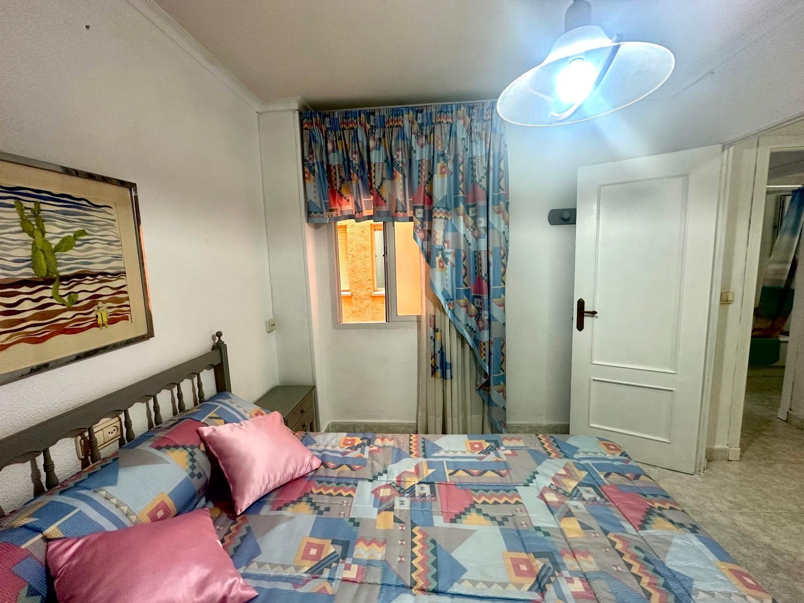 For sale - 3 Bedroom 2 Bathroom Apartment in Torrevieja - Centro  - Alicante