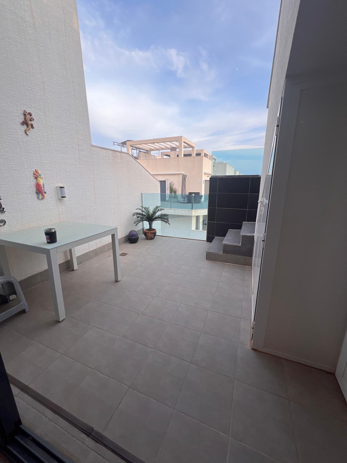 For sale - 2 Bedroom 2 Bathroom Penthouse in Guardamar del Segura - El Raso  - Alicante