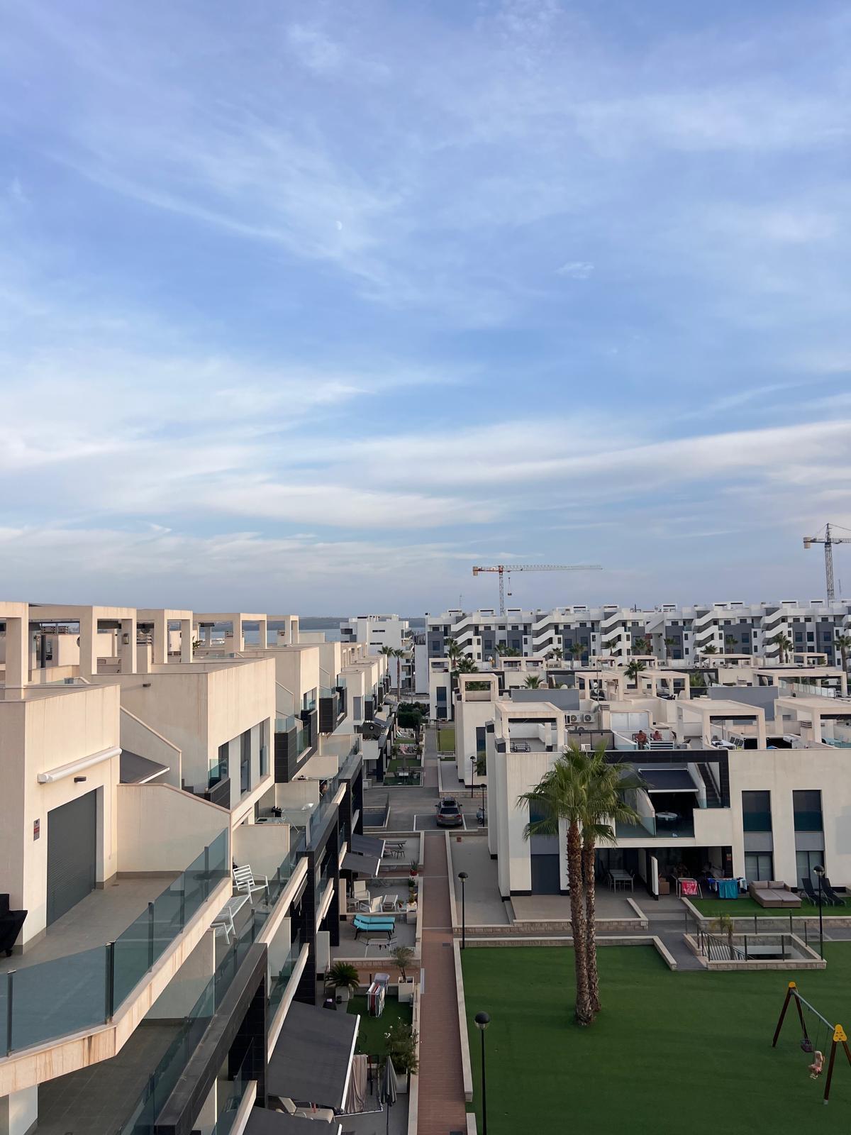 For sale - 2 Bedroom 2 Bathroom Penthouse in Guardamar del Segura - El Raso  - Alicante