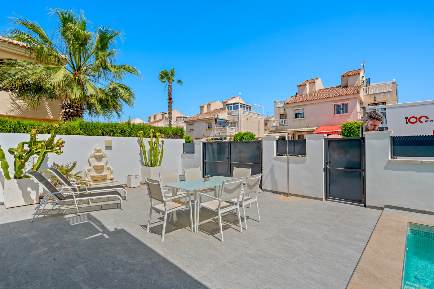 For sale - 3 Bedroom 3 Bathroom Villa in Torrevieja - Costa Blanca  - Alicante