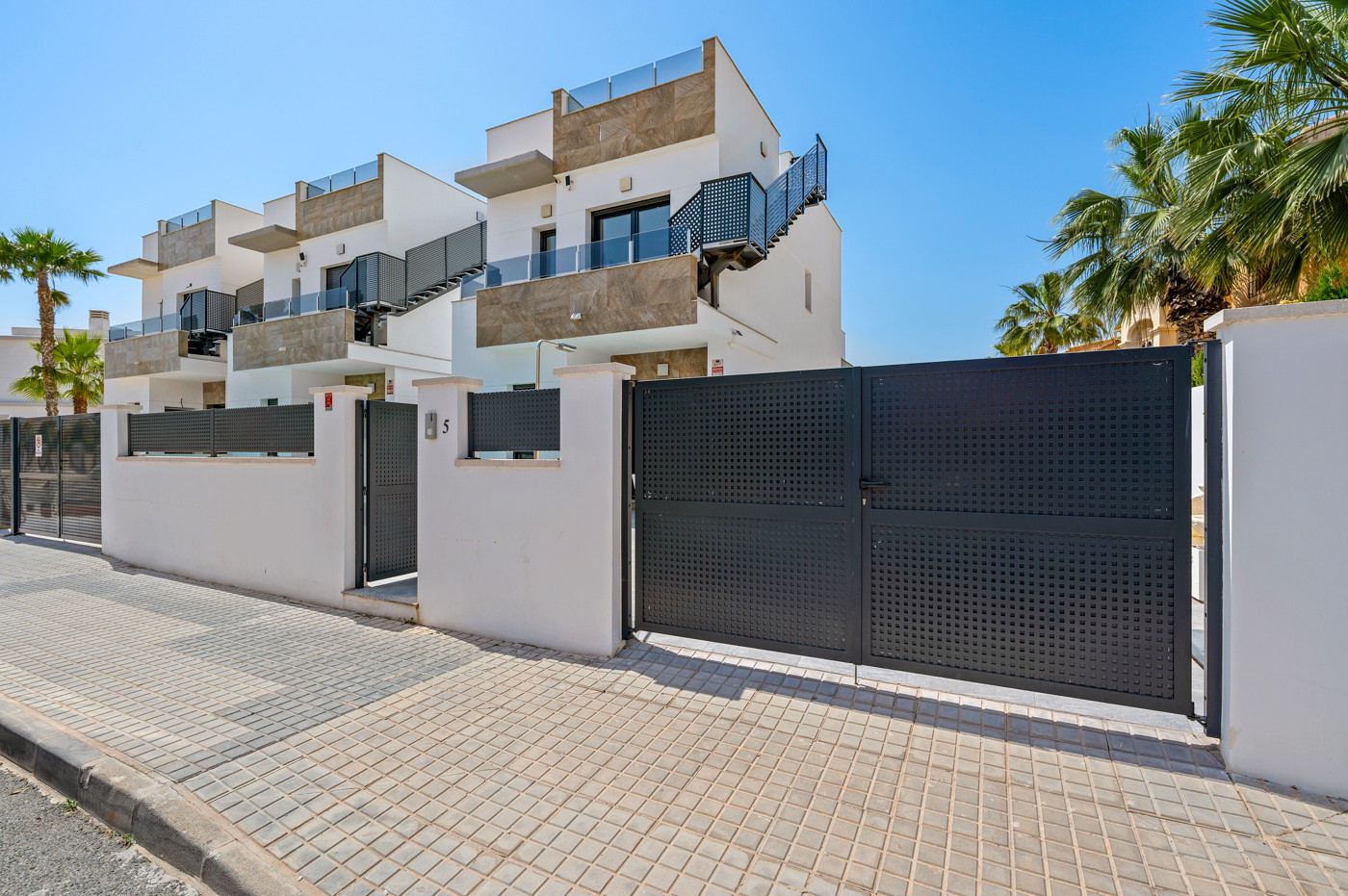 For sale - 3 Bedroom 3 Bathroom Villa in Torrevieja - Costa Blanca  - Alicante