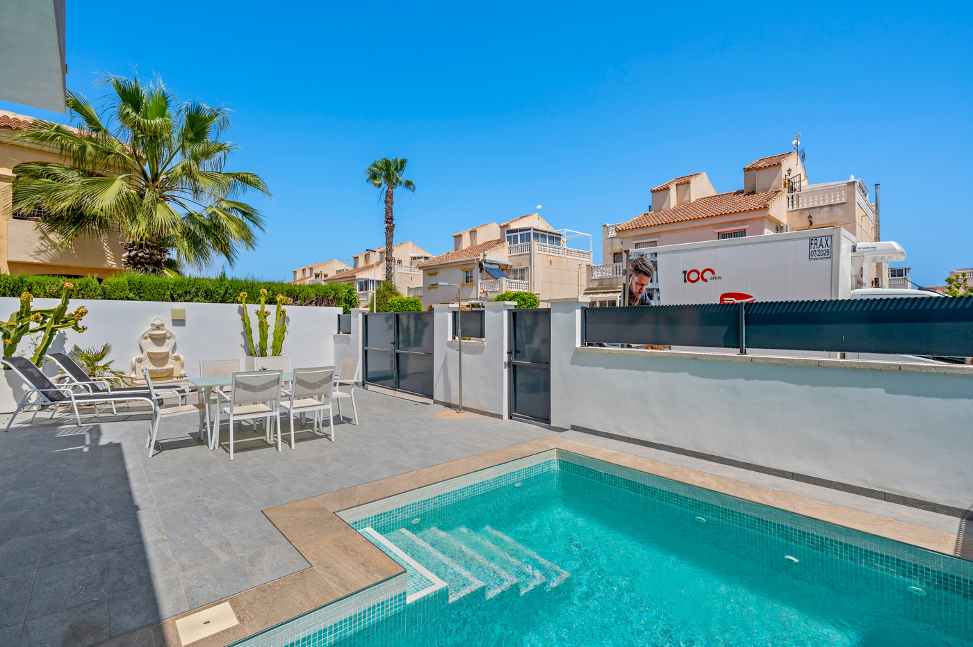 For sale - 3 Bedroom 3 Bathroom Villa in Torrevieja - Costa Blanca  - Alicante