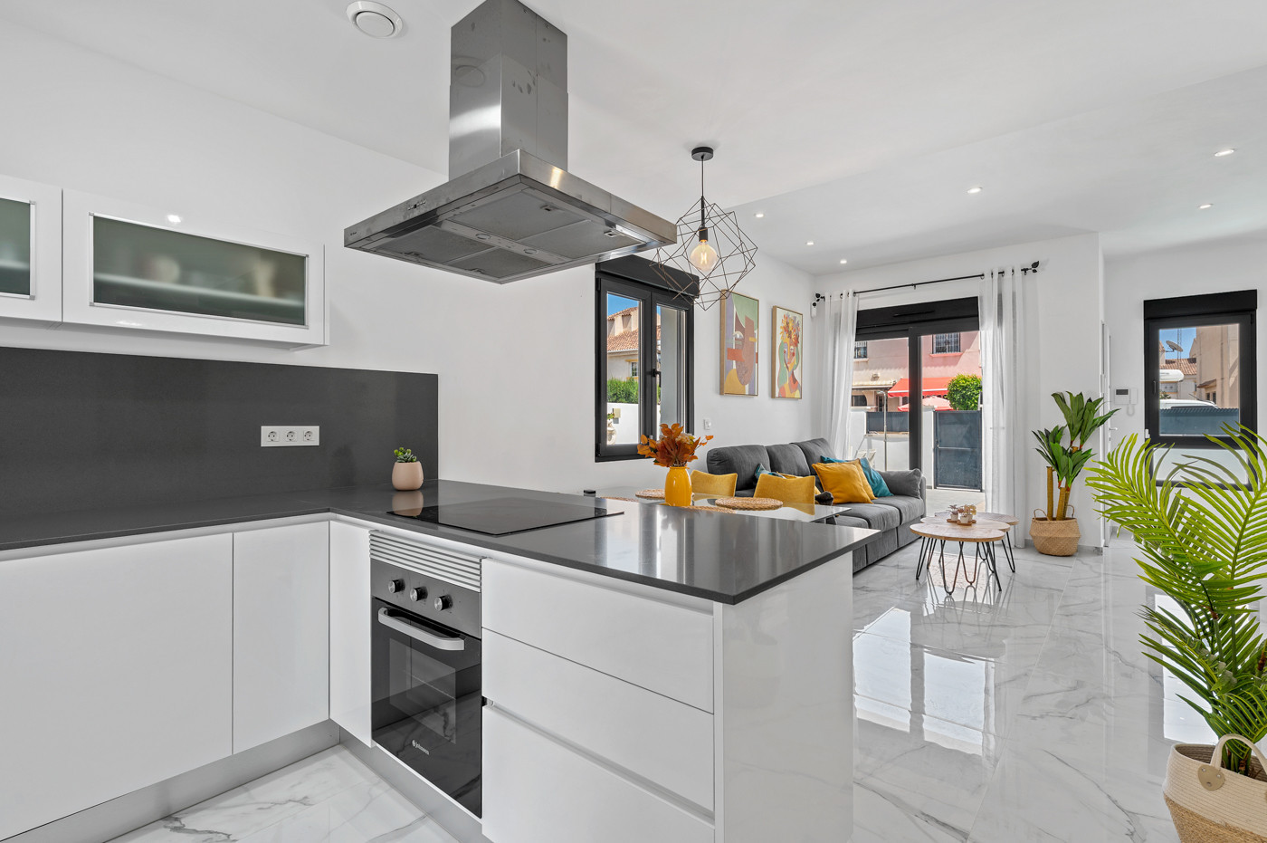 For sale - 3 Bedroom 3 Bathroom Villa in Torrevieja - Costa Blanca  - Alicante