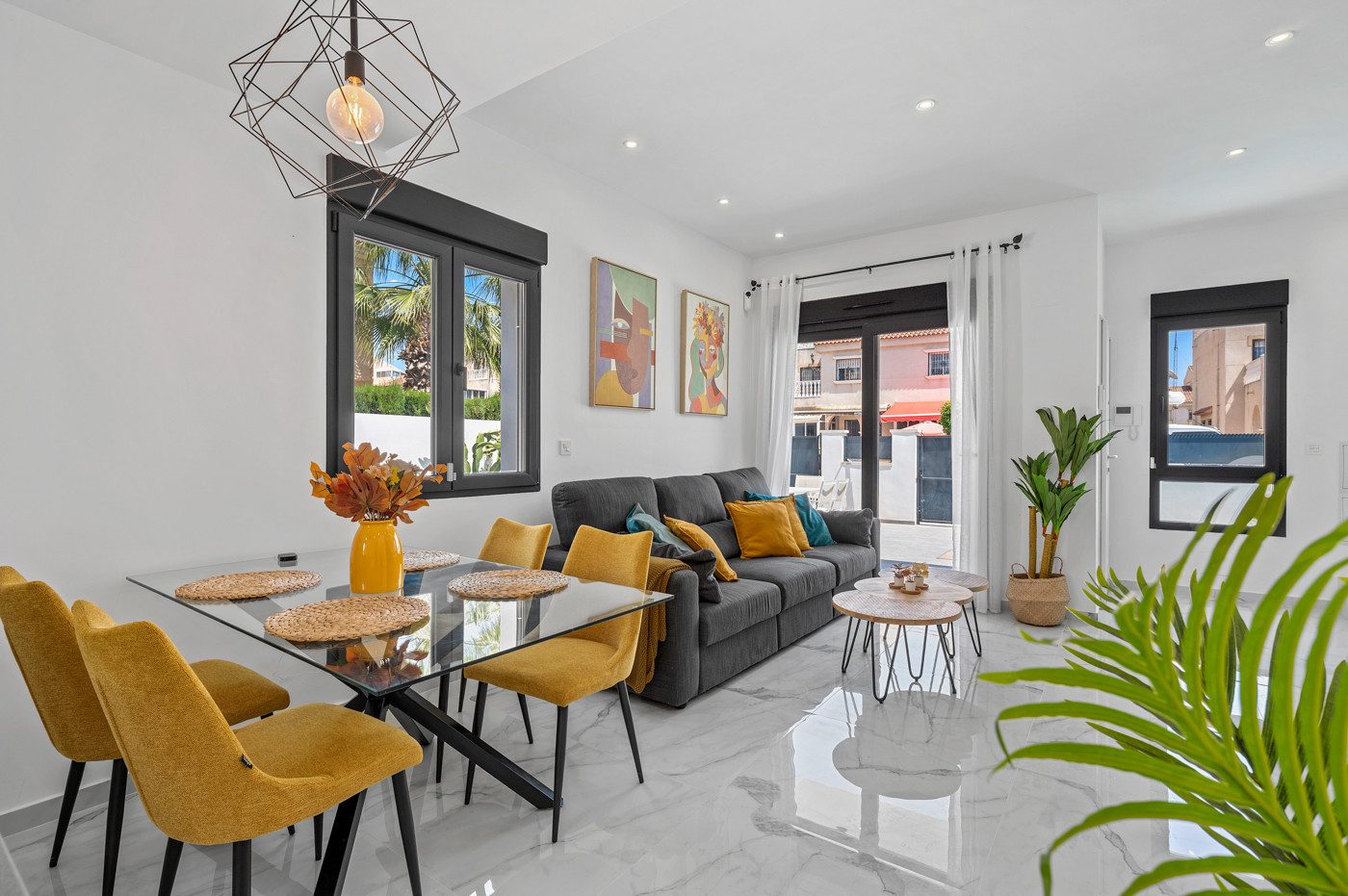For sale - 3 Bedroom 3 Bathroom Villa in Torrevieja - Costa Blanca  - Alicante