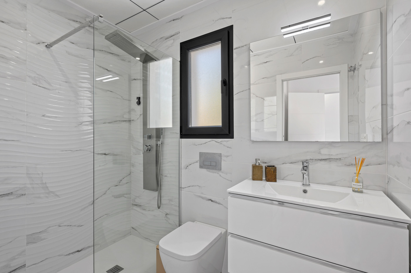 For sale - 3 Bedroom 3 Bathroom Villa in Torrevieja - Costa Blanca  - Alicante