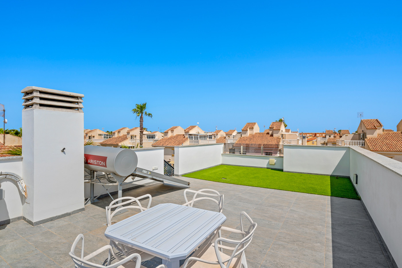 For sale - 3 Bedroom 3 Bathroom Villa in Torrevieja - Costa Blanca  - Alicante