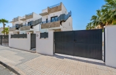 27-64-333-11-703/77535, 3 Bedroom 3 Bathroom Villa in Torrevieja