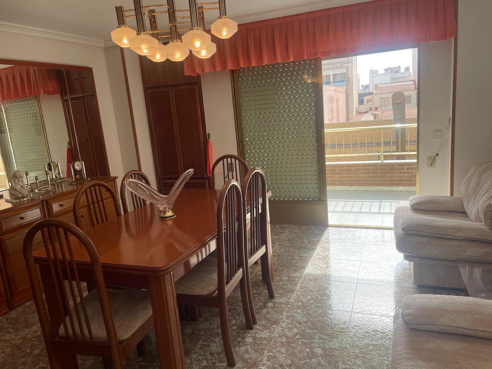 For sale - 4 Bedroom 2 Bathroom Apartment in Torrevieja - Centro  - Alicante