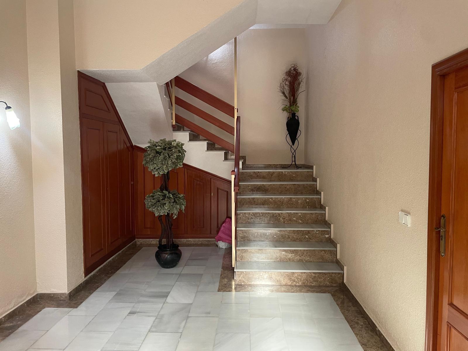 For sale - 4 Bedroom 2 Bathroom Apartment in Torrevieja - Centro  - Alicante
