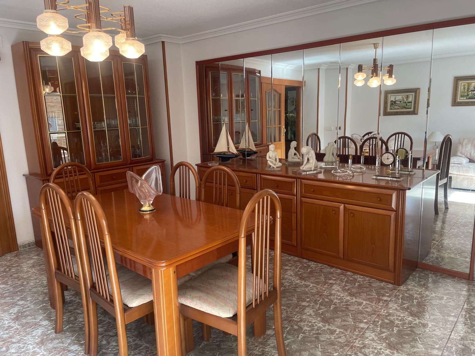 For sale - 4 Bedroom 2 Bathroom Apartment in Torrevieja - Centro  - Alicante