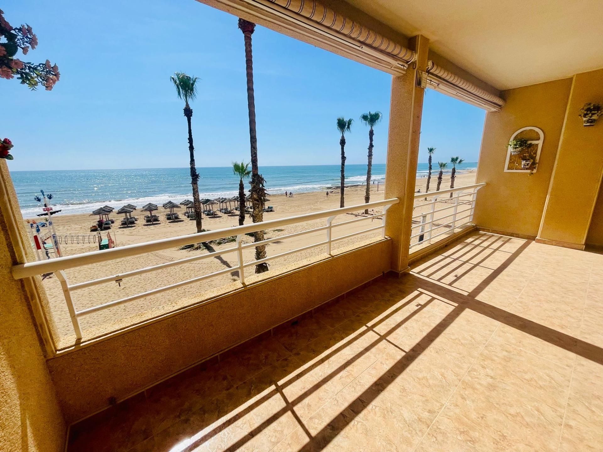 For sale - 3 Bedroom 2 Bathroom Apartment in Torrevieja - La Mata  - Alicante