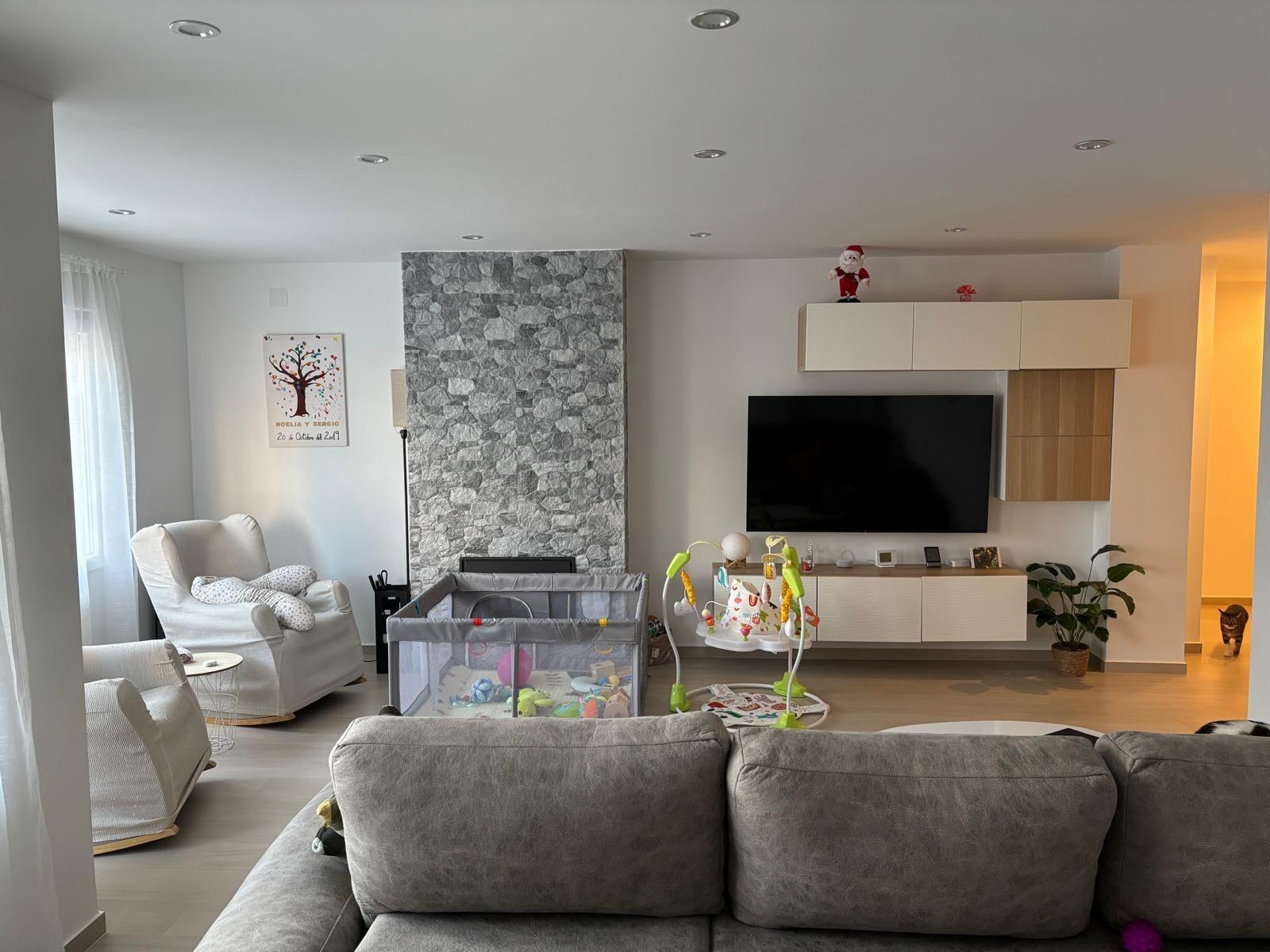For sale - 3 Bedroom 2 Bathroom Apartment in Torrevieja - Centro  - Alicante