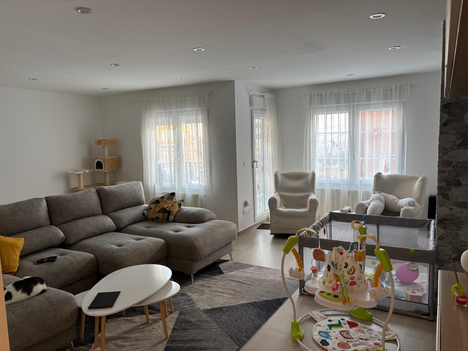 For sale - 3 Bedroom 2 Bathroom Apartment in Torrevieja - Centro  - Alicante