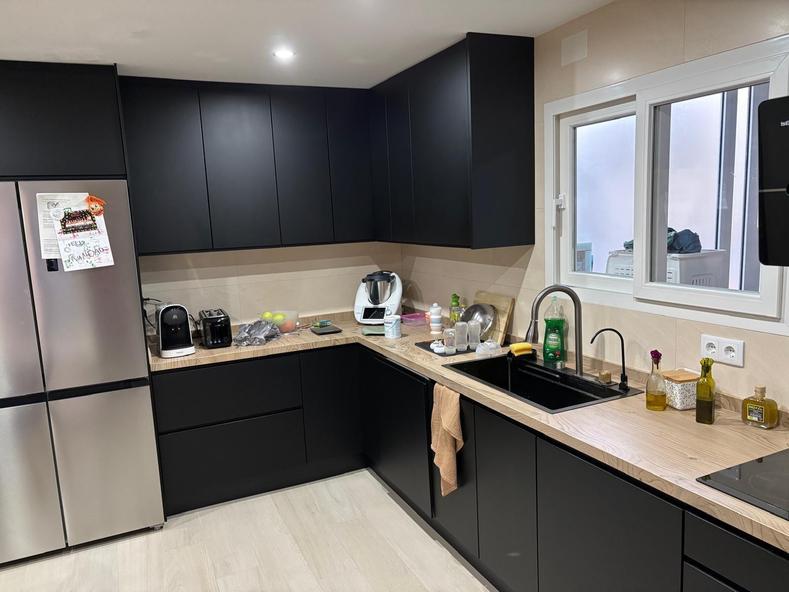 For sale - 3 Bedroom 2 Bathroom Apartment in Torrevieja - Centro  - Alicante