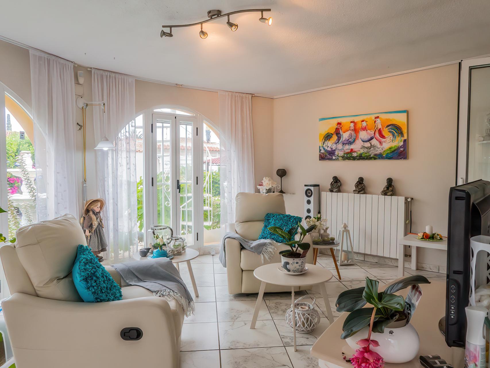 For sale - 3 Bedroom 3 Bathroom Villa in Torrevieja - Costa Blanca  - Alicante